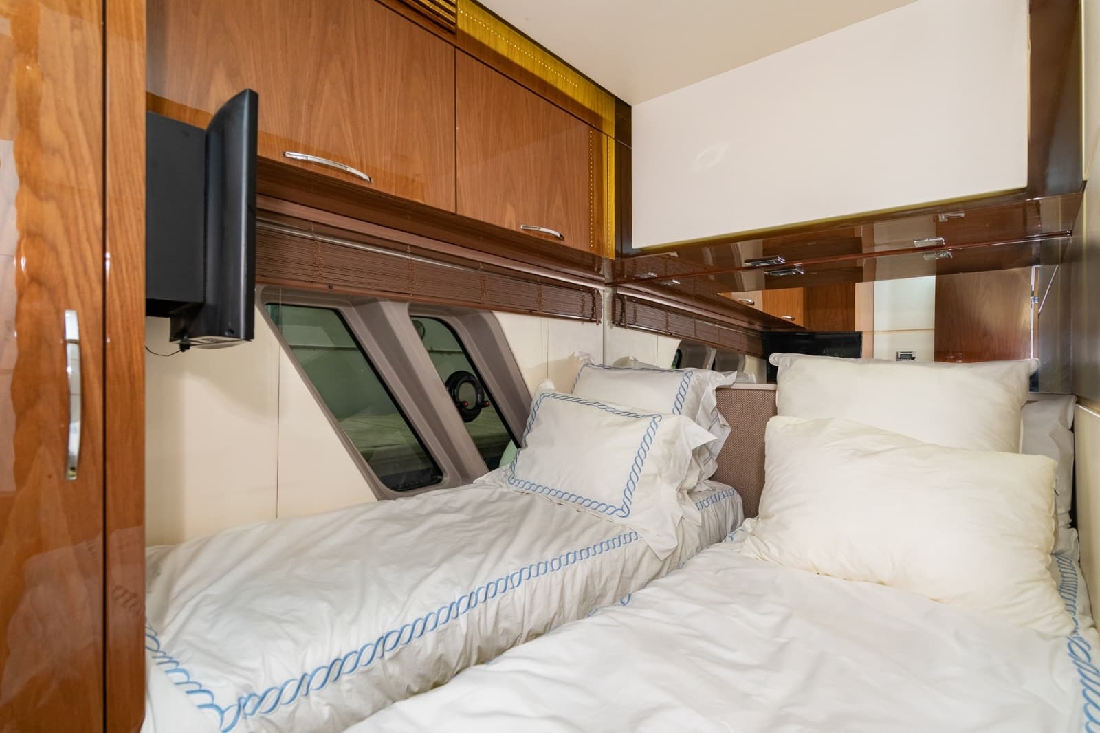 2018 Sea Ray L650 FLY