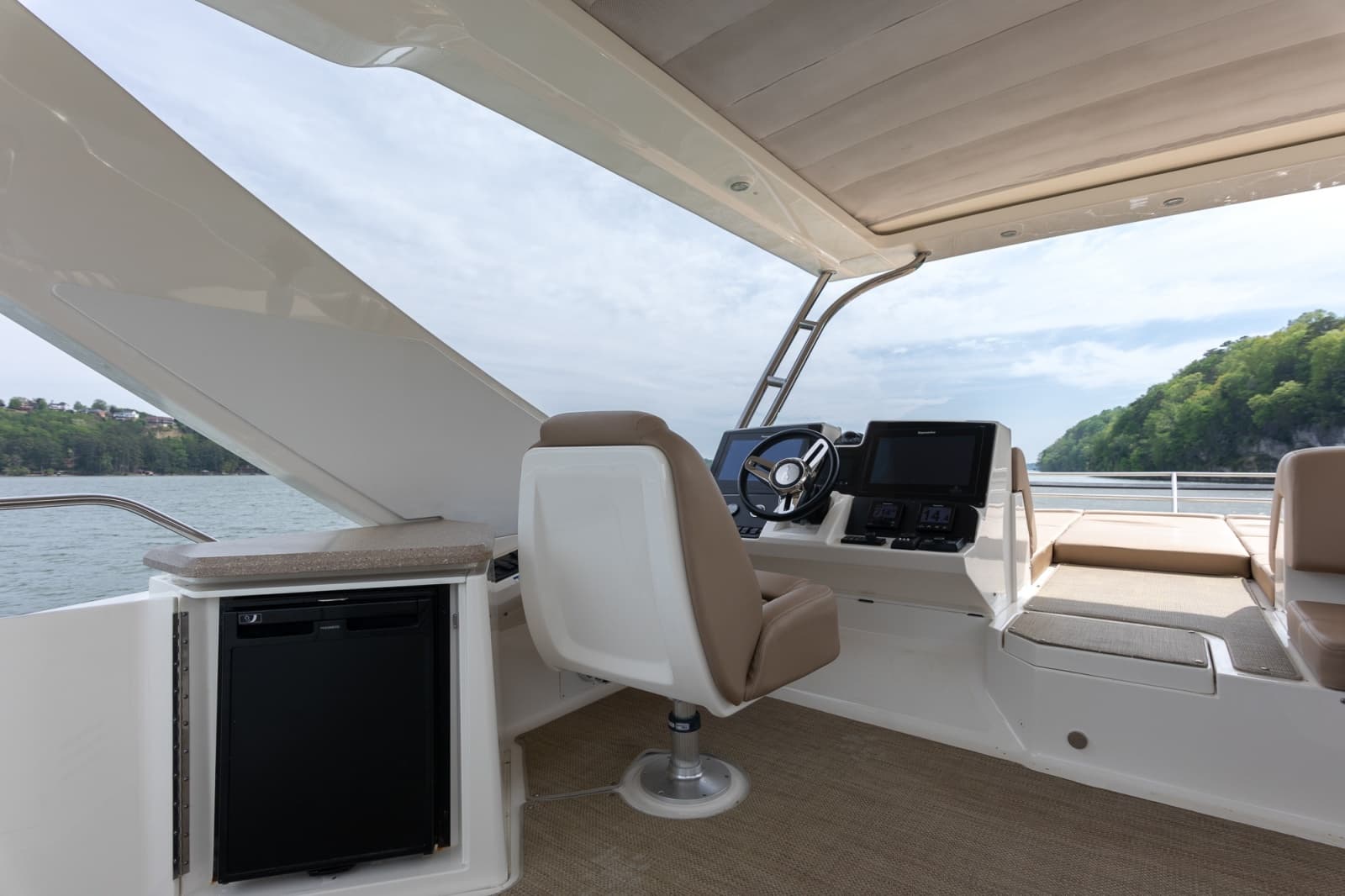 2018 Sea Ray L650 FLY