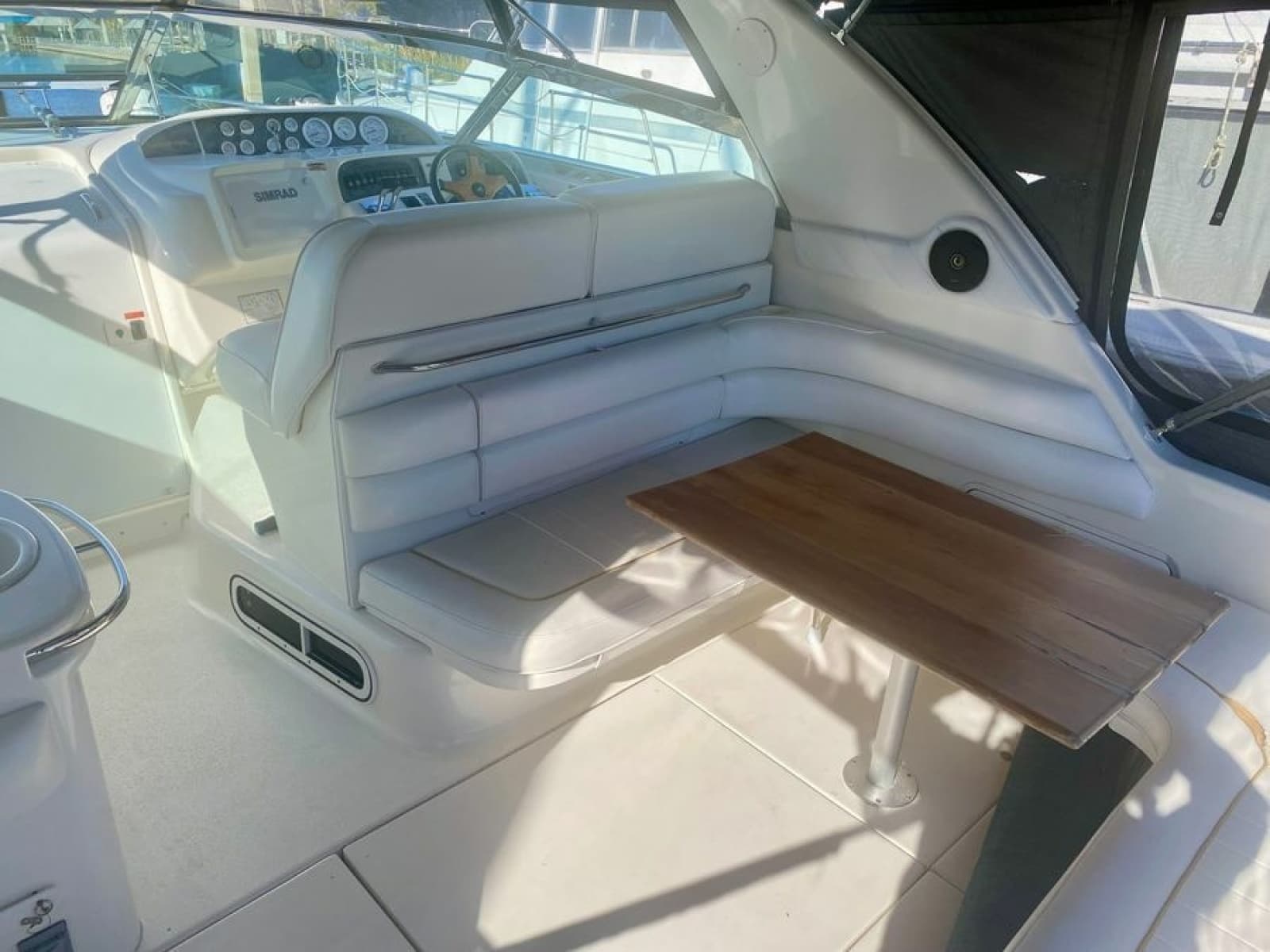 1995 Sea Ray 370 Sundancer