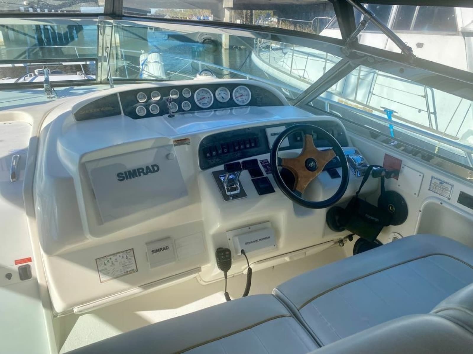 1995 Sea Ray 370 Sundancer