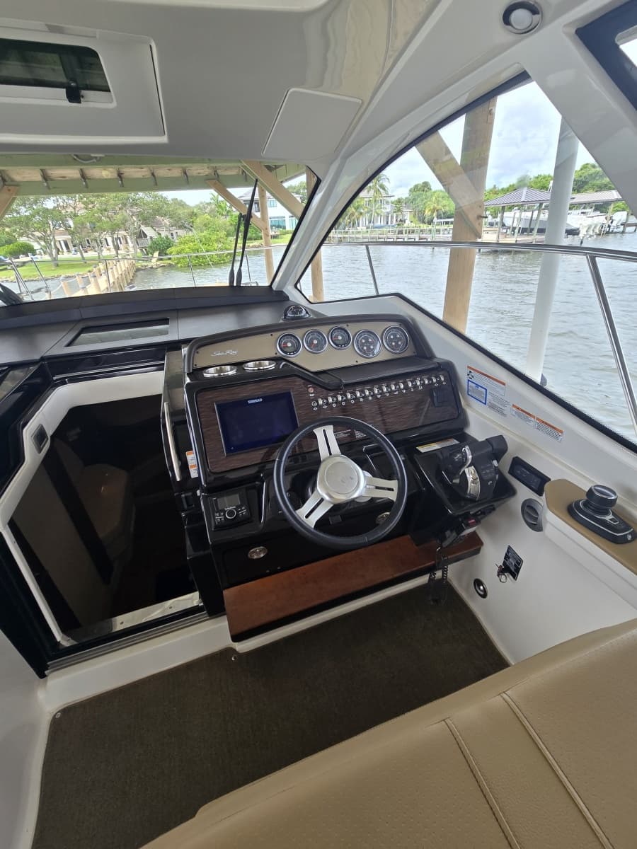 2018 Sea Ray 350 Sundancer Coupe