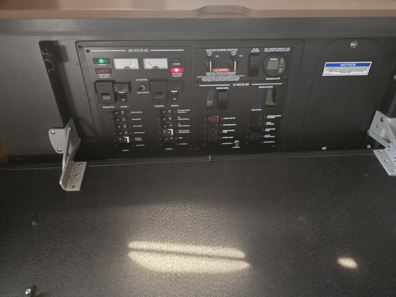 2018 Sea Ray 350 Sundancer Coupe