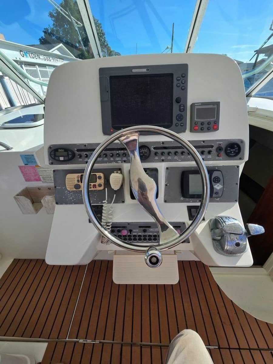 2005 Rampage 33 Express