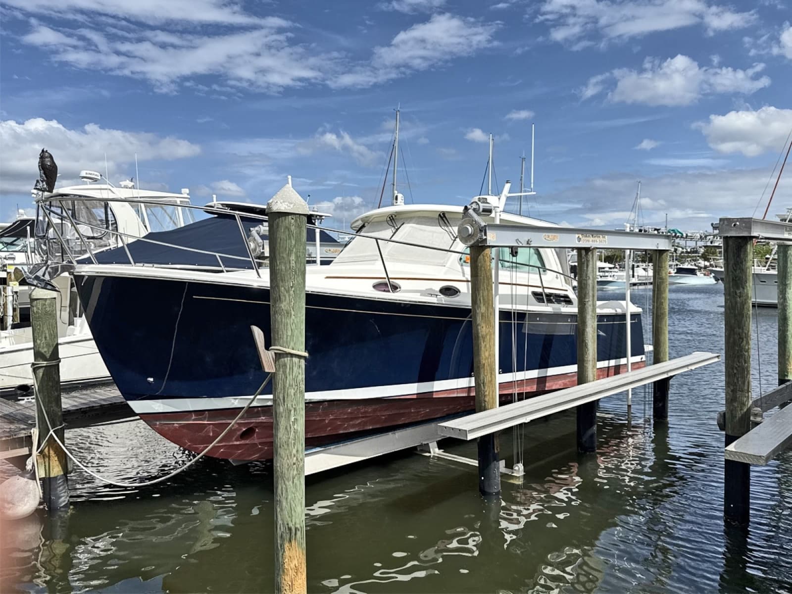Fwd Port Qtr on Lift