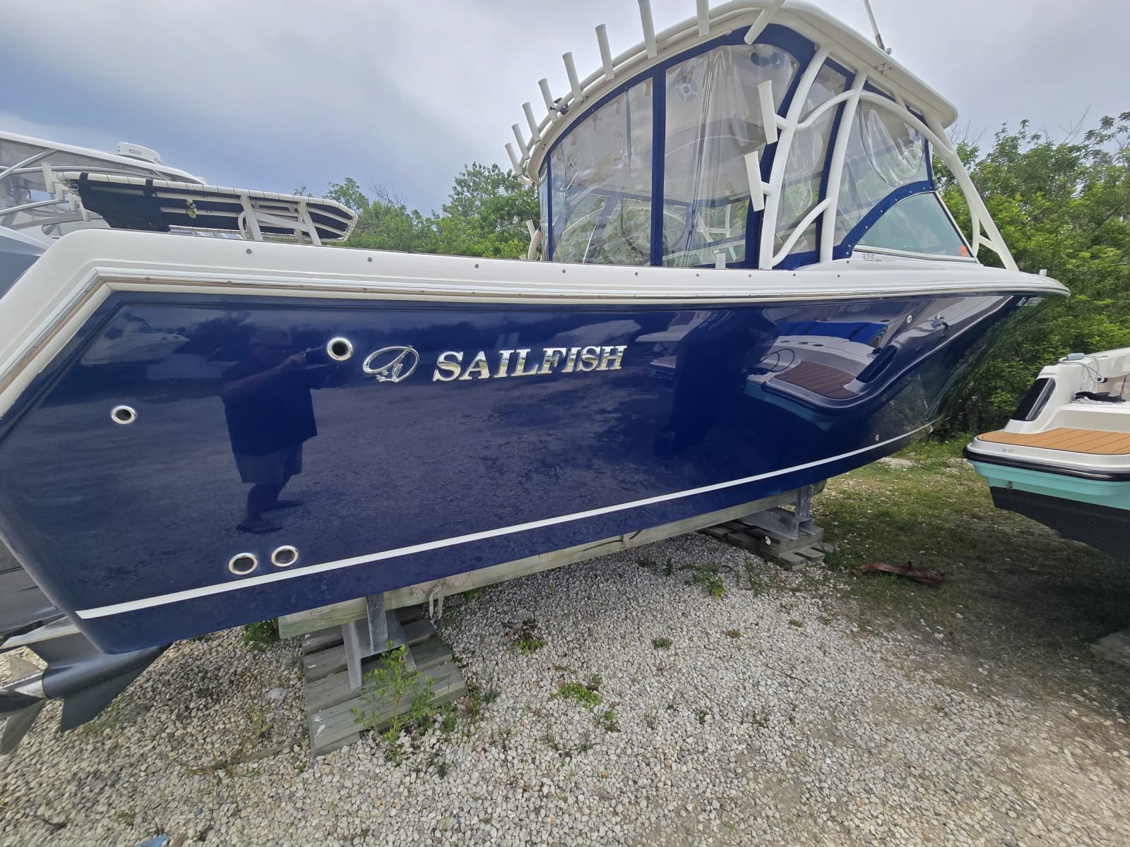 2017 Sailfish Dual Console 325
