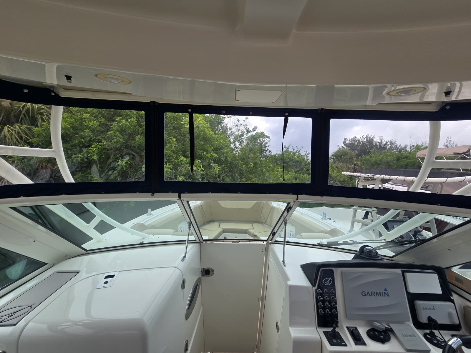 2017 Sailfish Dual Console 325