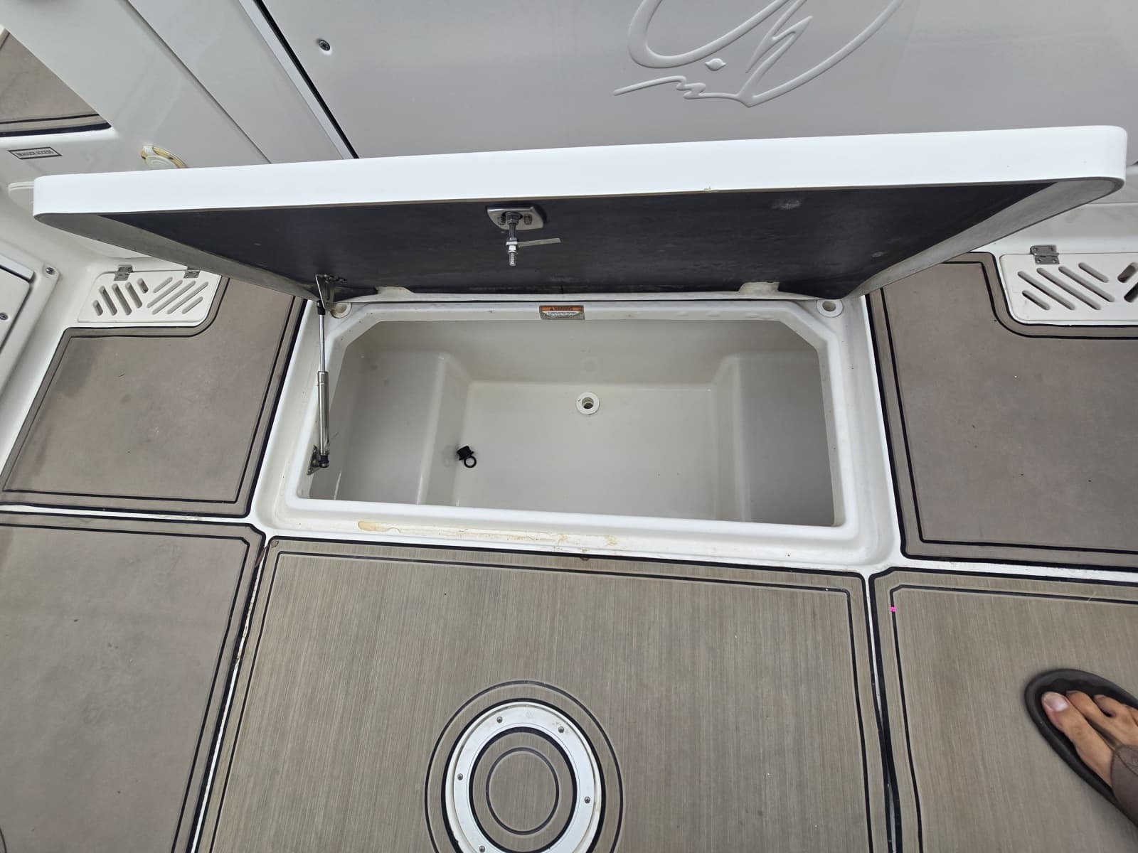 2017 Sailfish Dual Console 325