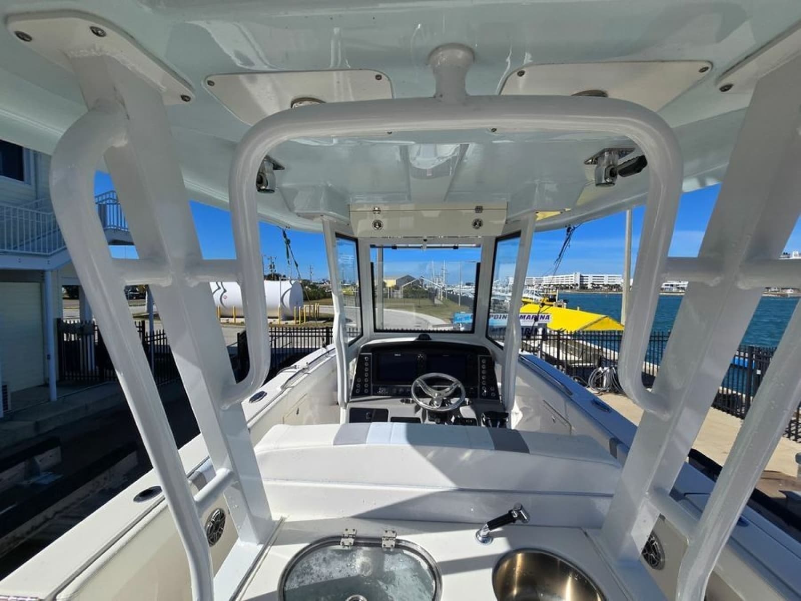 2022 Robalo R272