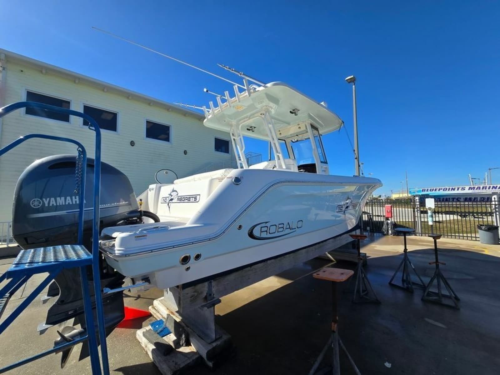 2022 Robalo R272
