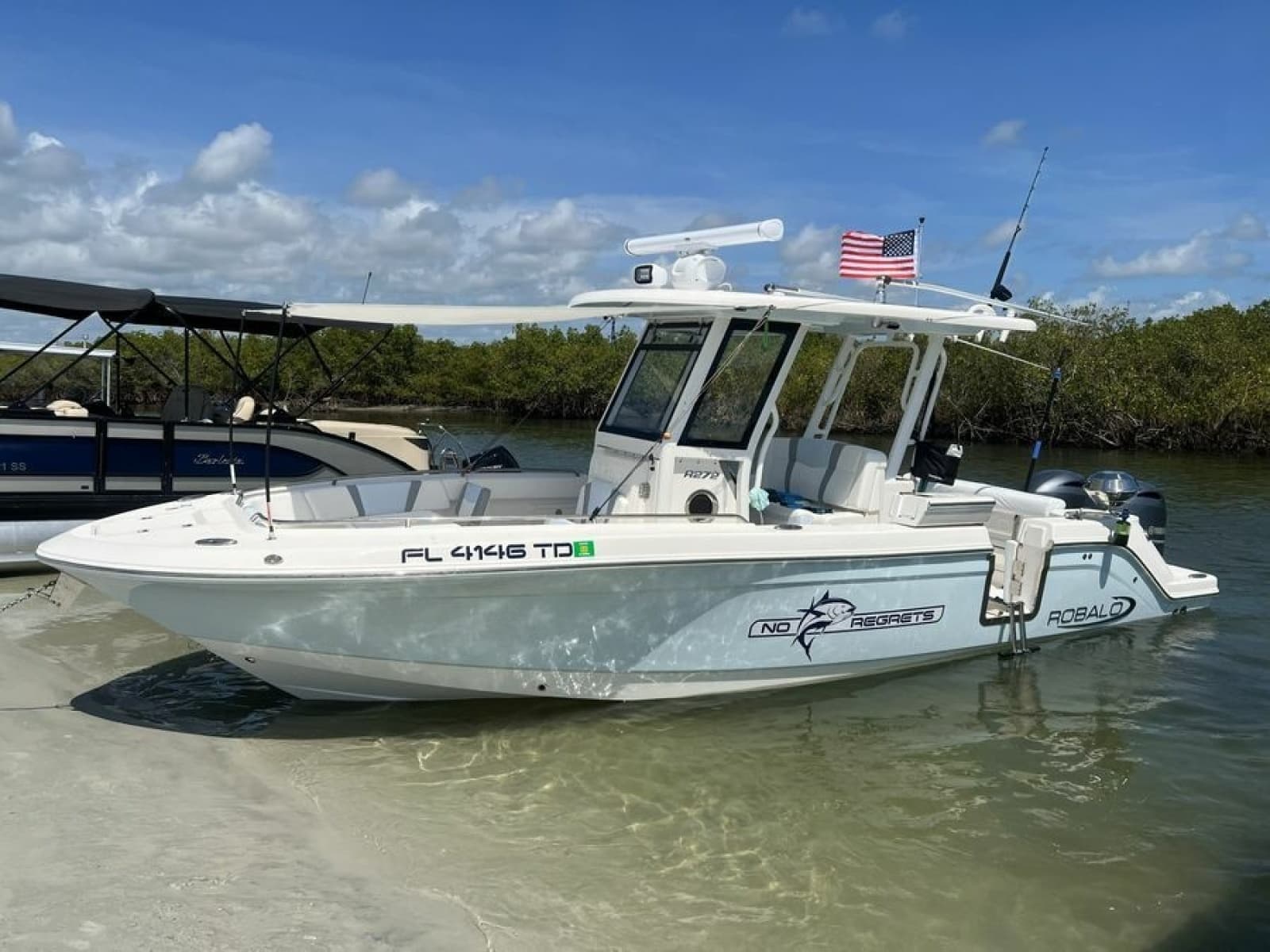 2022 Robalo R272