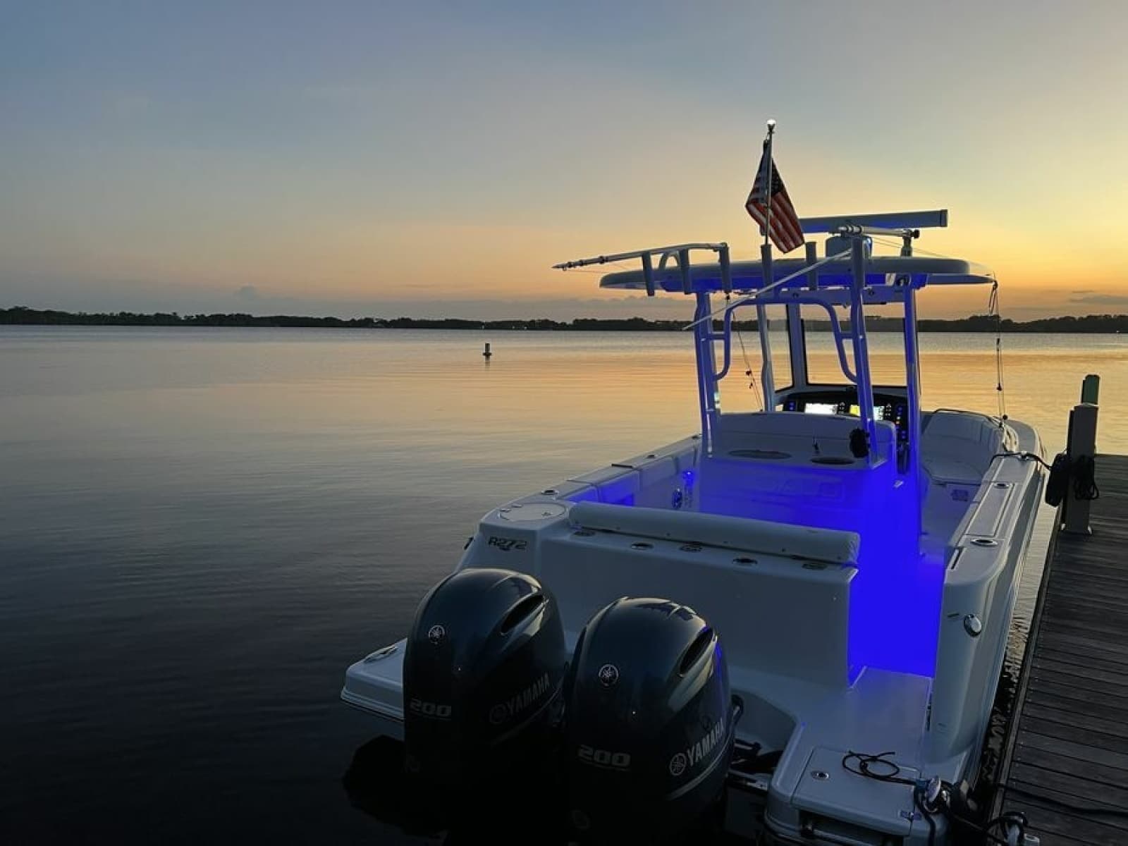 2022 Robalo R272