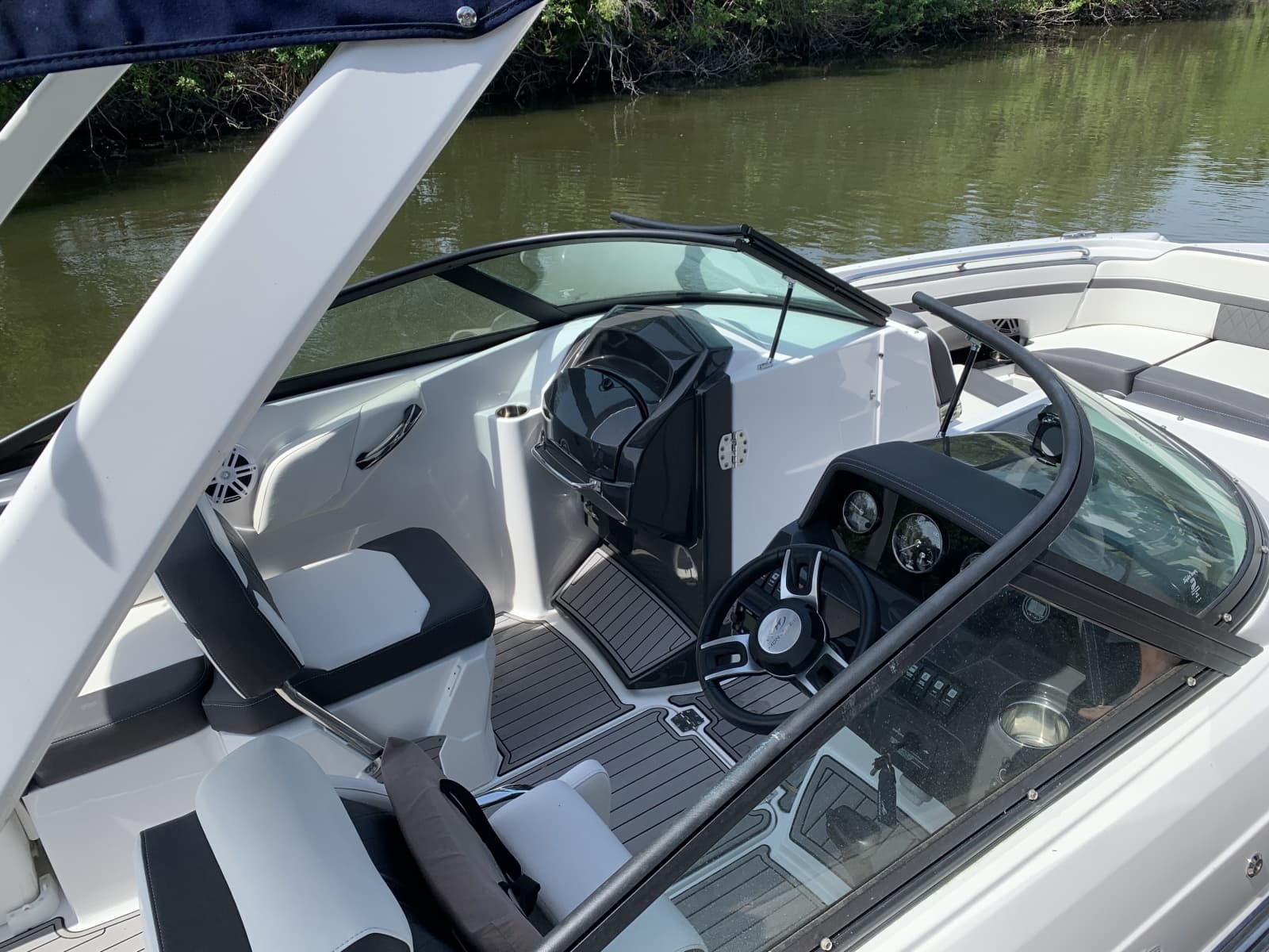 2021 Monterey 26 MS