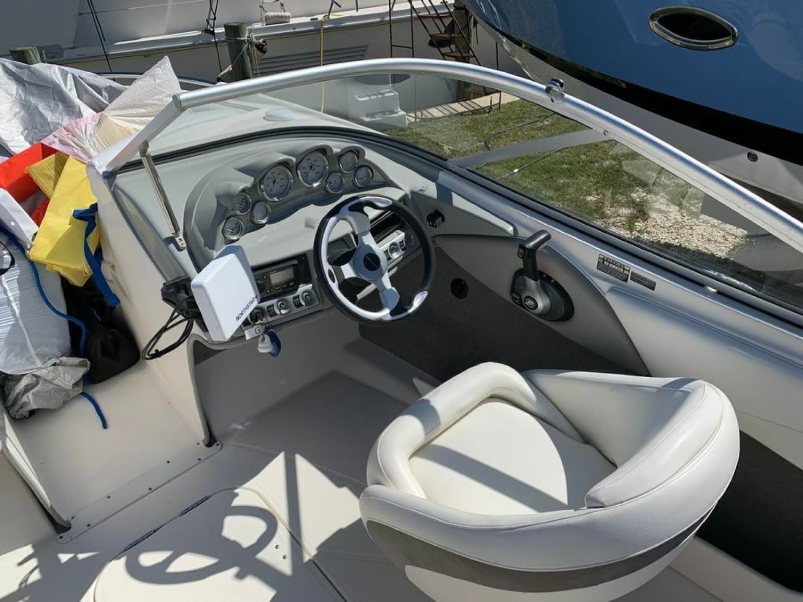2008 Bayliner 205
