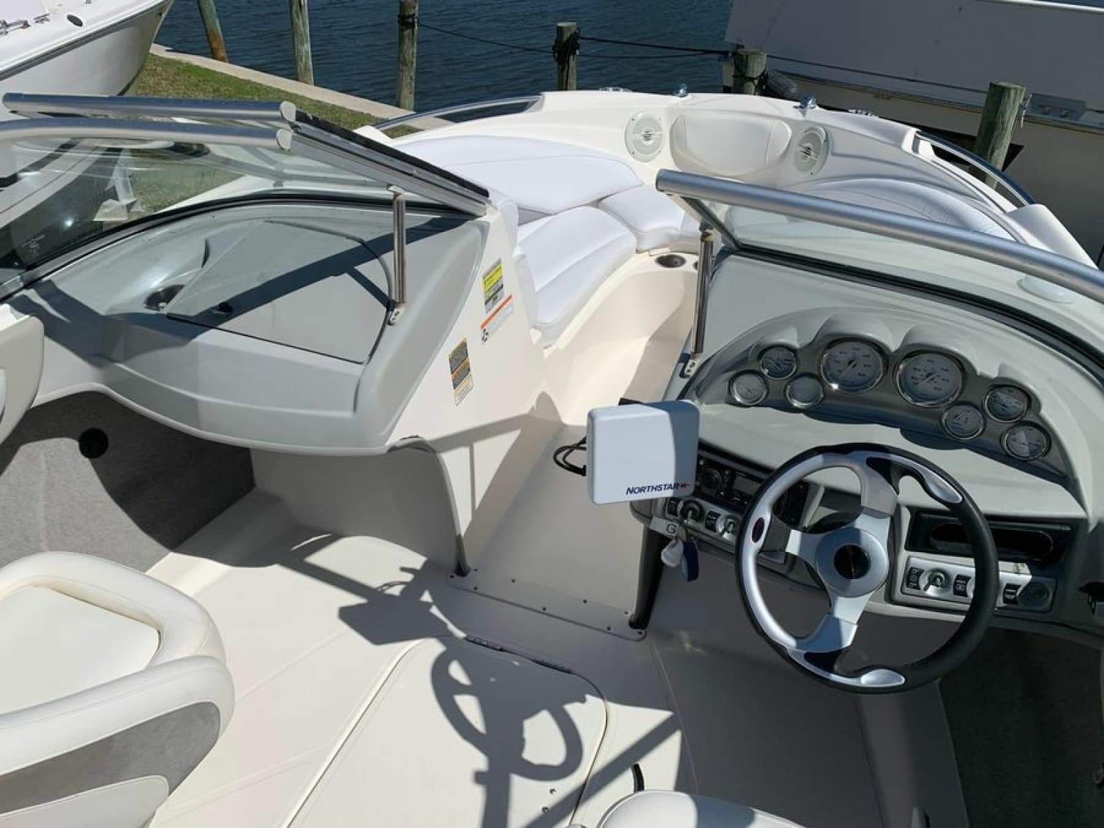 2008 Bayliner 205