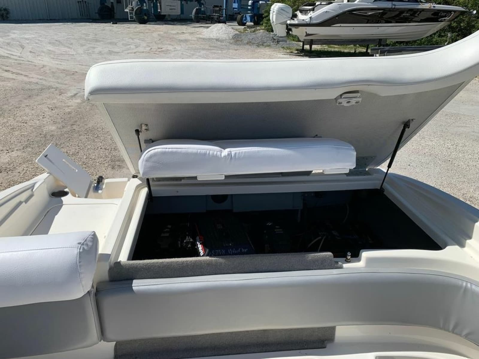 2008 Bayliner 205