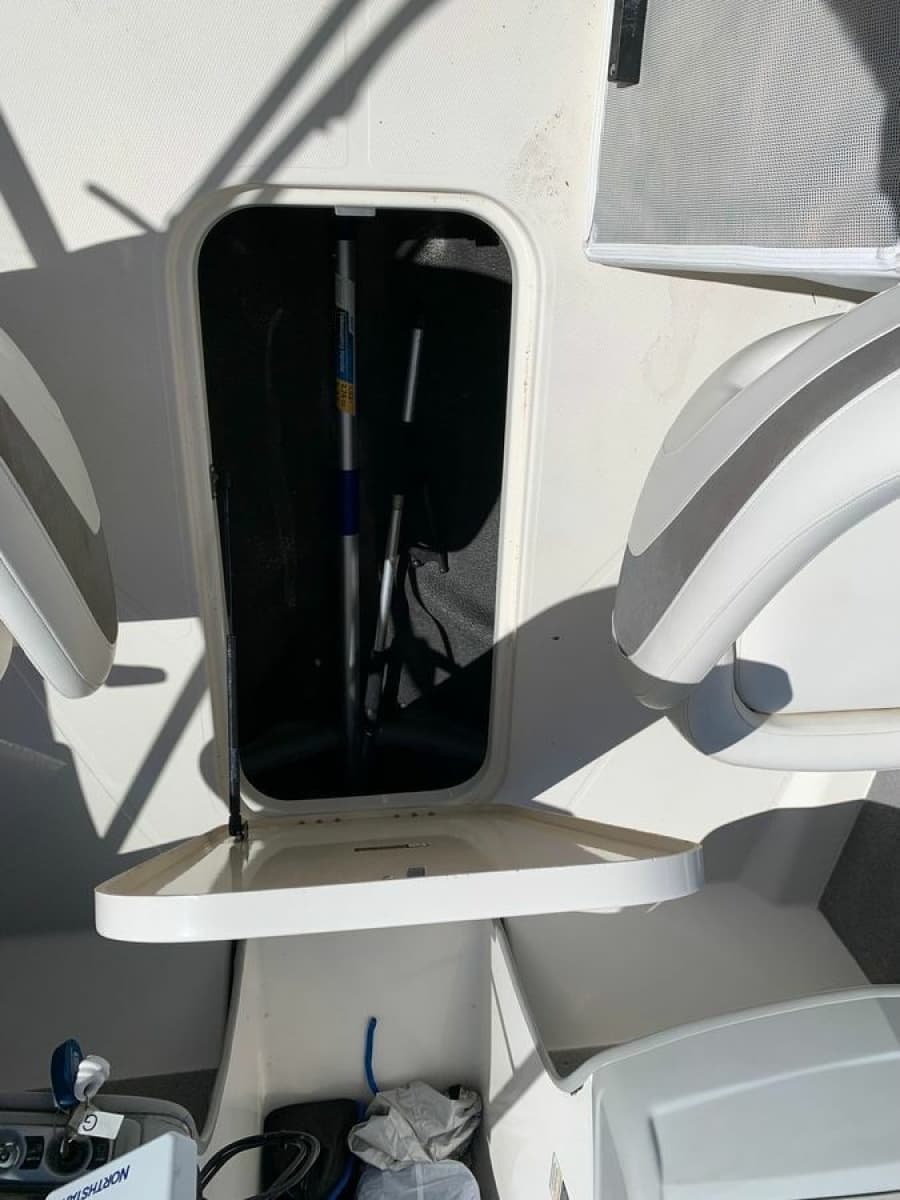 2008 Bayliner 205