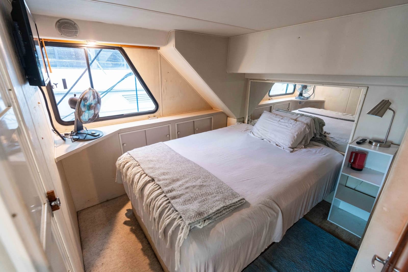 2001 Harbor Master 520 Coastal