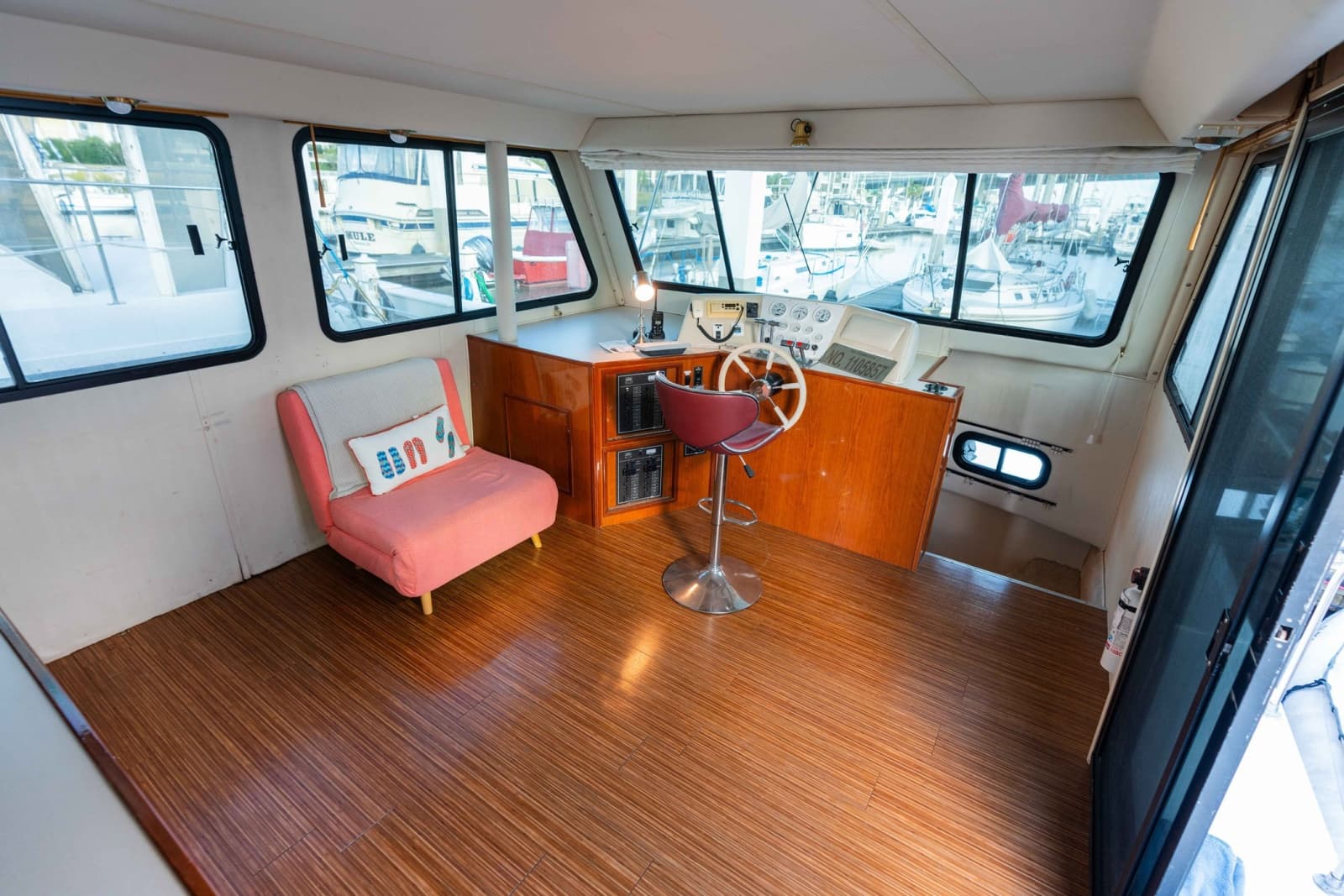 2001 Harbor Master 520 Coastal