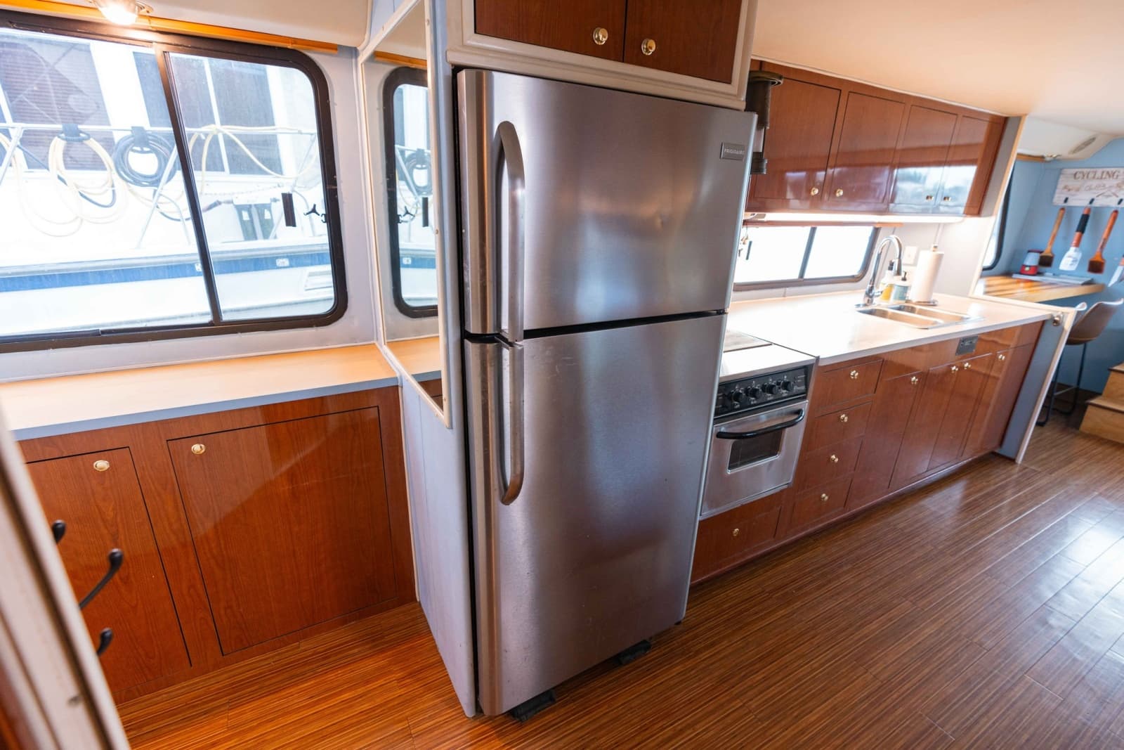 2001 Harbor Master 520 Coastal