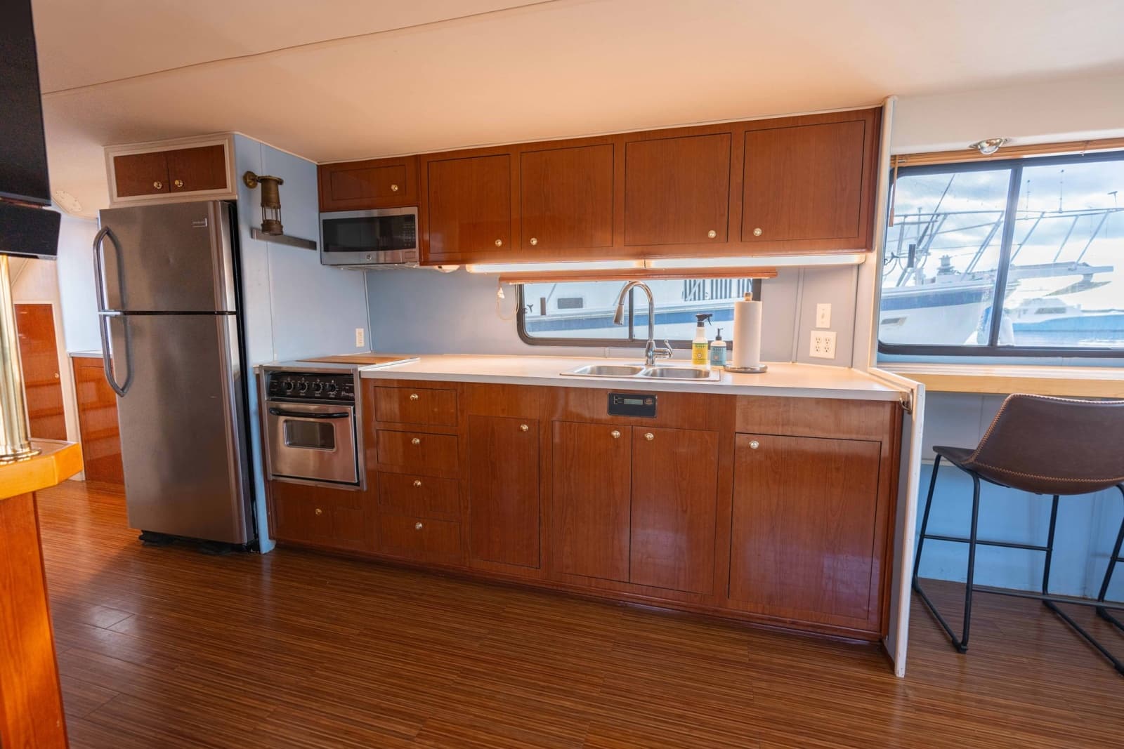 2001 Harbor Master 520 Coastal