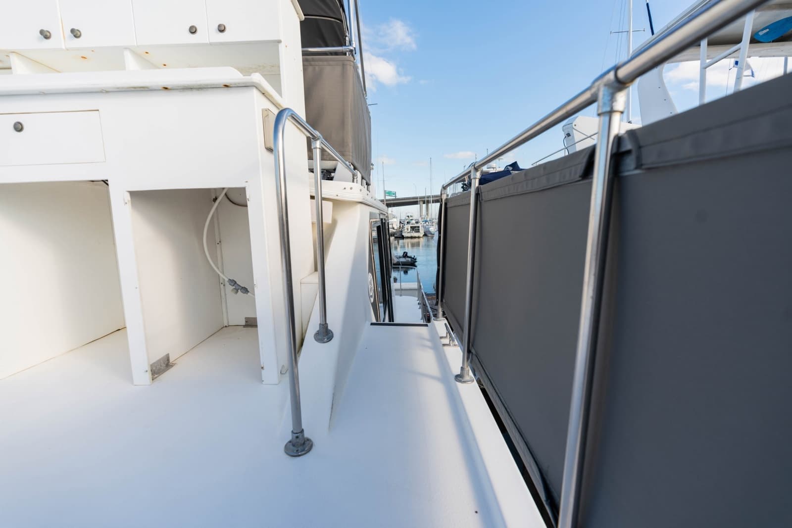 2001 Harbor Master 520 Coastal