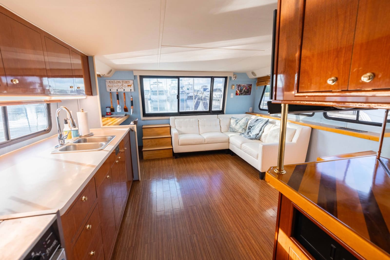 2001 Harbor Master 520 Coastal