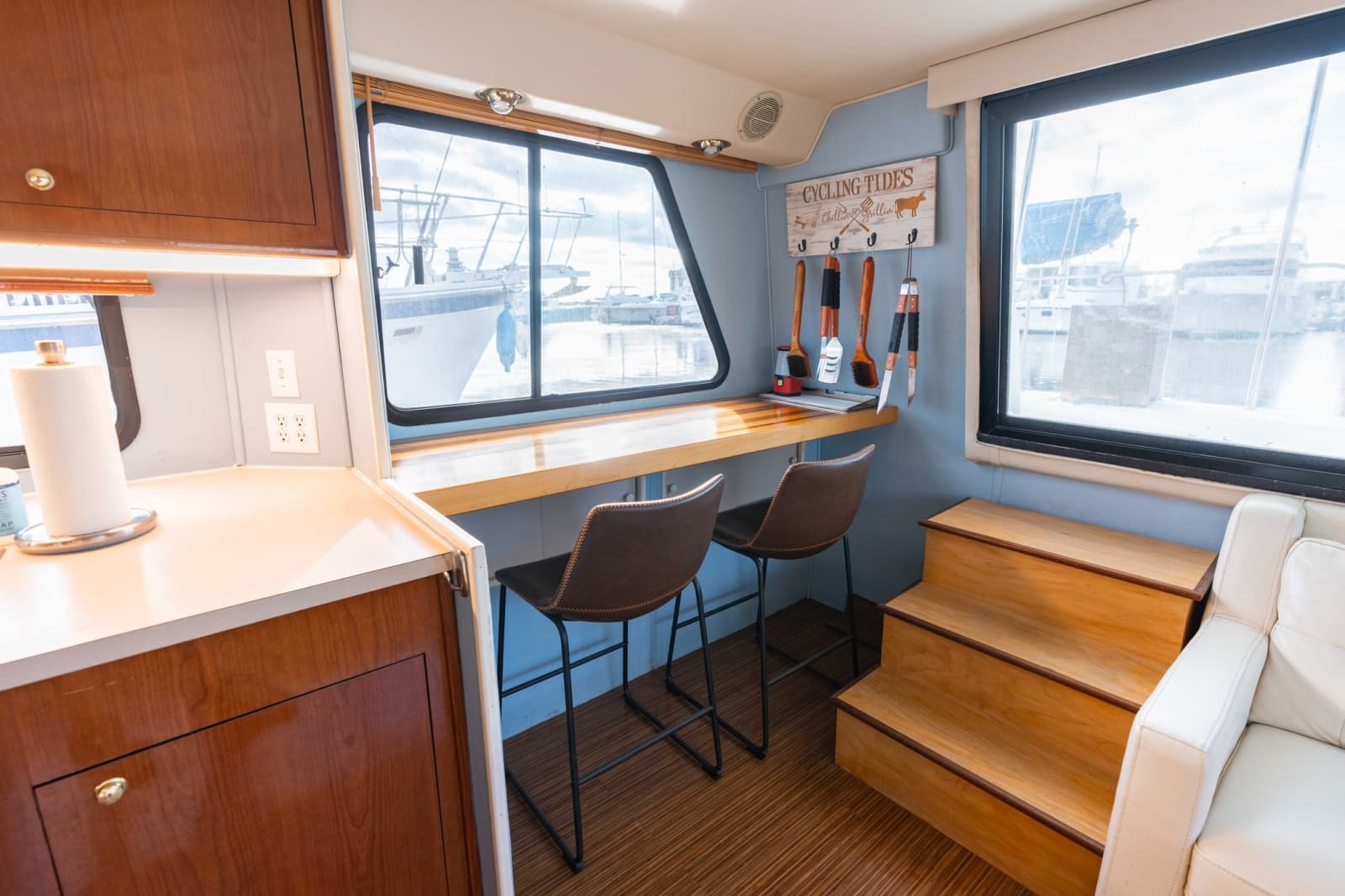 2001 Harbor Master 520 Coastal
