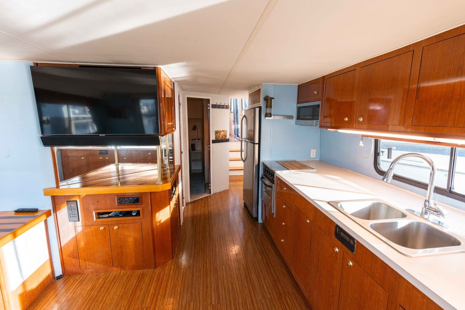 2001 Harbor Master 520 Coastal
