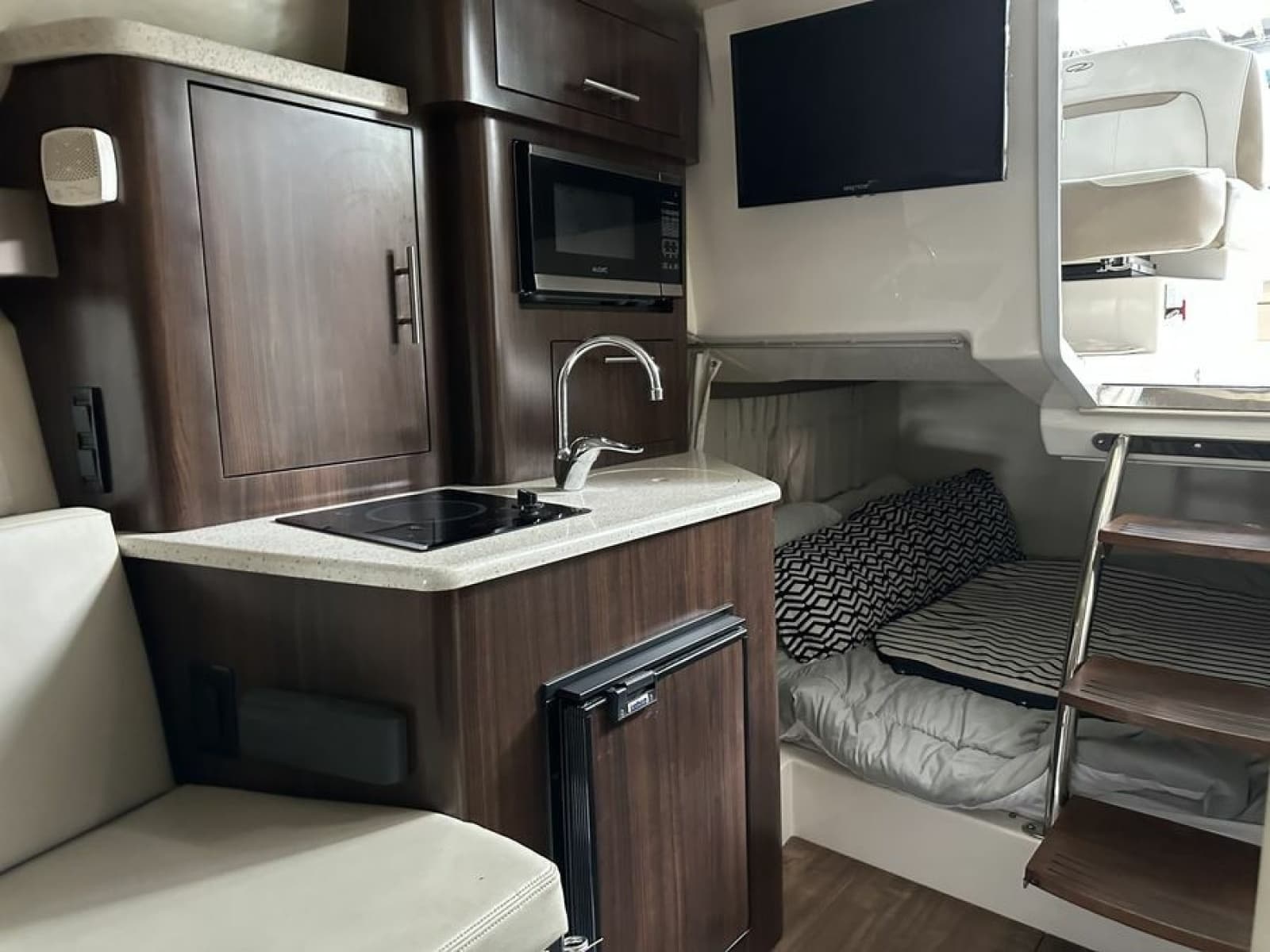 2017 Regal 28 Express