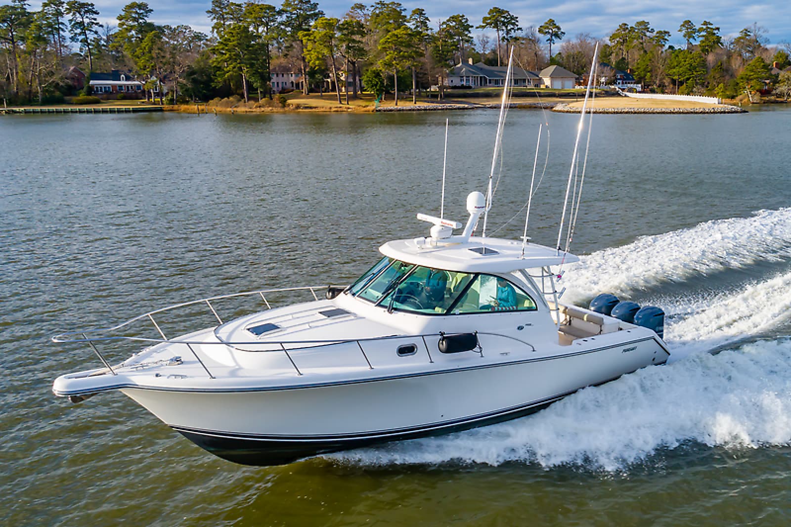 2015 Pursuit 385 OS