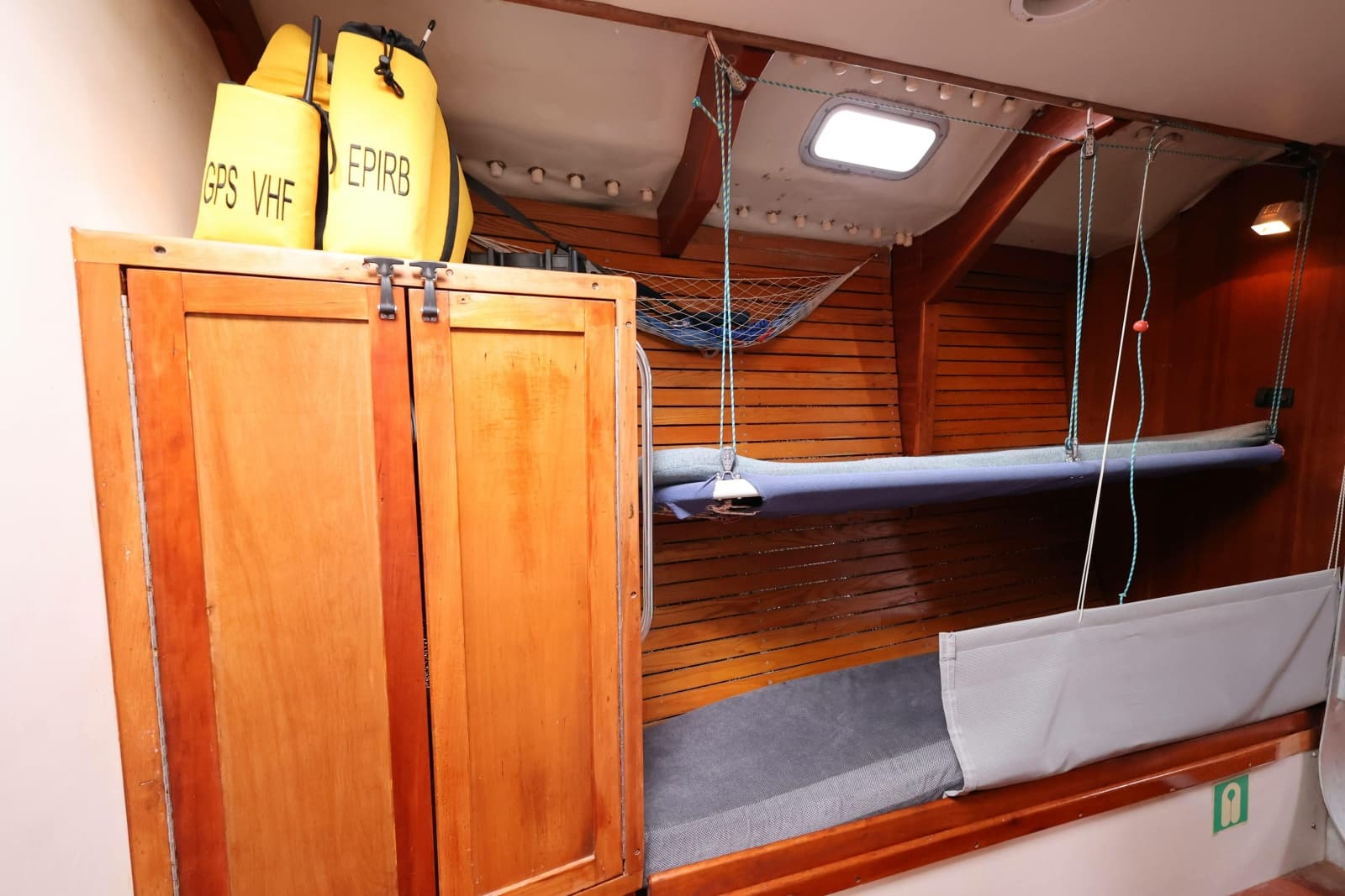 Pipe berths forward