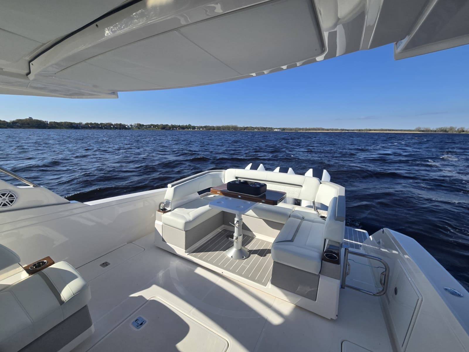 2024 Tiara Yachts 38 LS