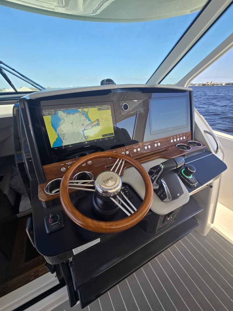 2024 Tiara Yachts 38 LS