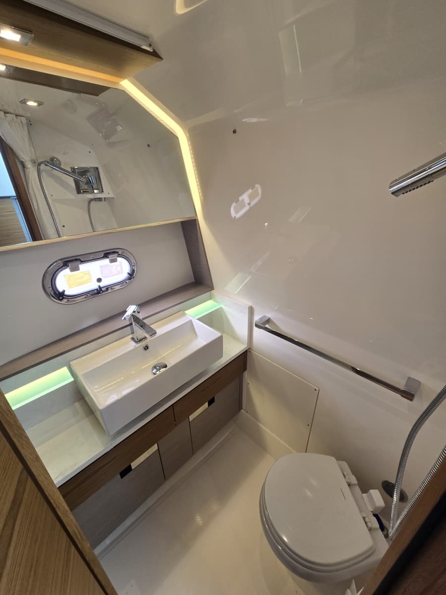 2024 Tiara Yachts 38 LS
