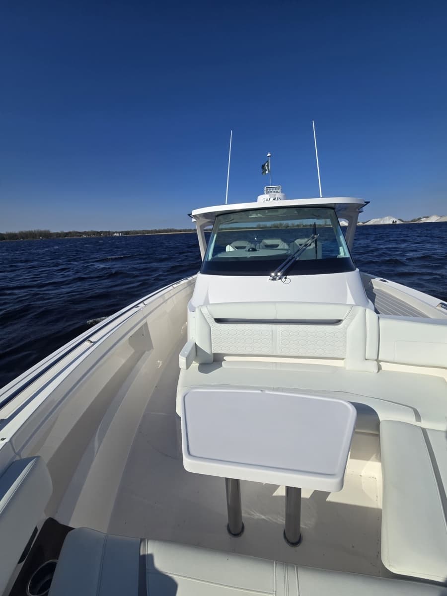 2024 Tiara Yachts 38 LS