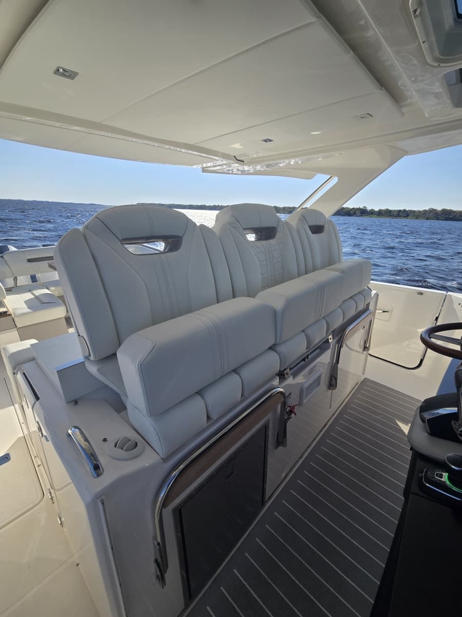 2024 Tiara Yachts 38 LS
