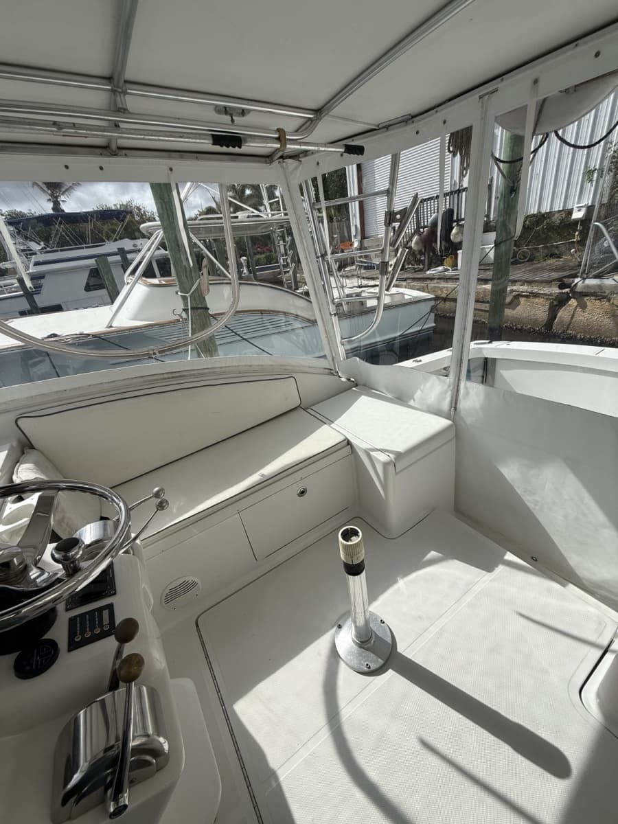 2000 Luhrs 