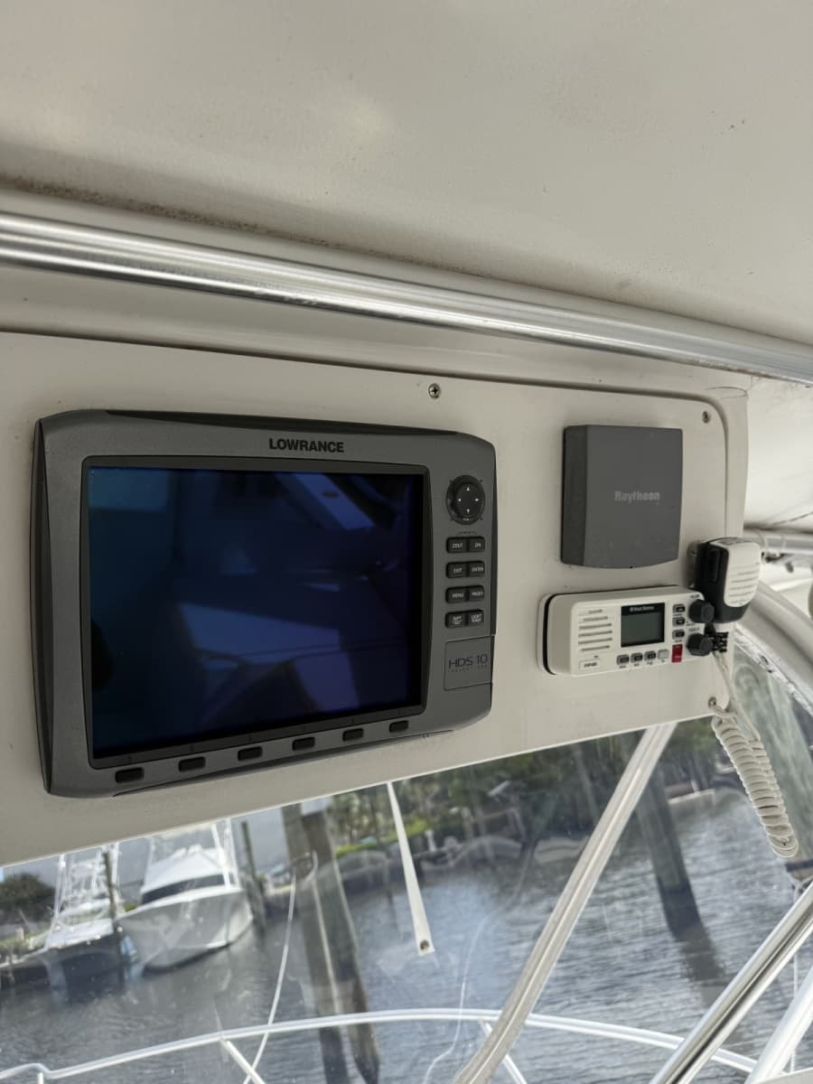 2000 Luhrs 