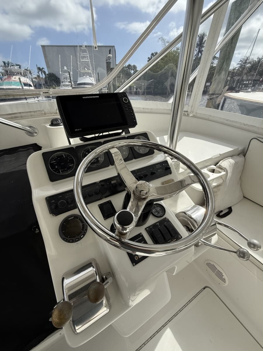 2000 Luhrs 