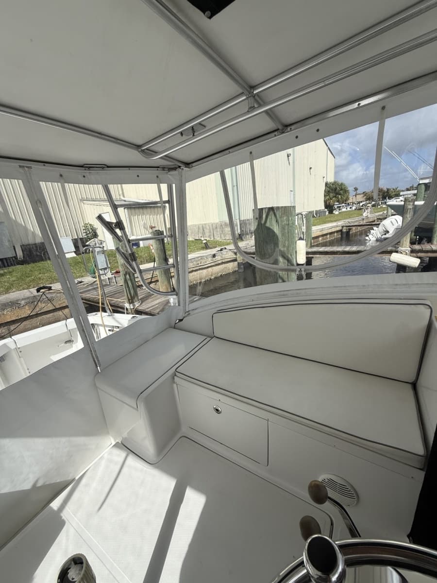 2000 Luhrs 