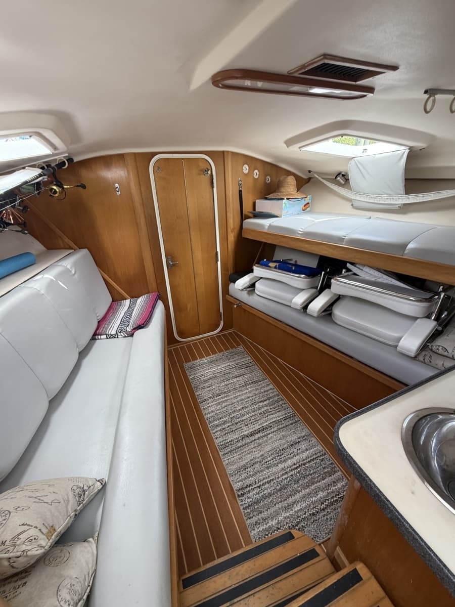 2000 Luhrs 