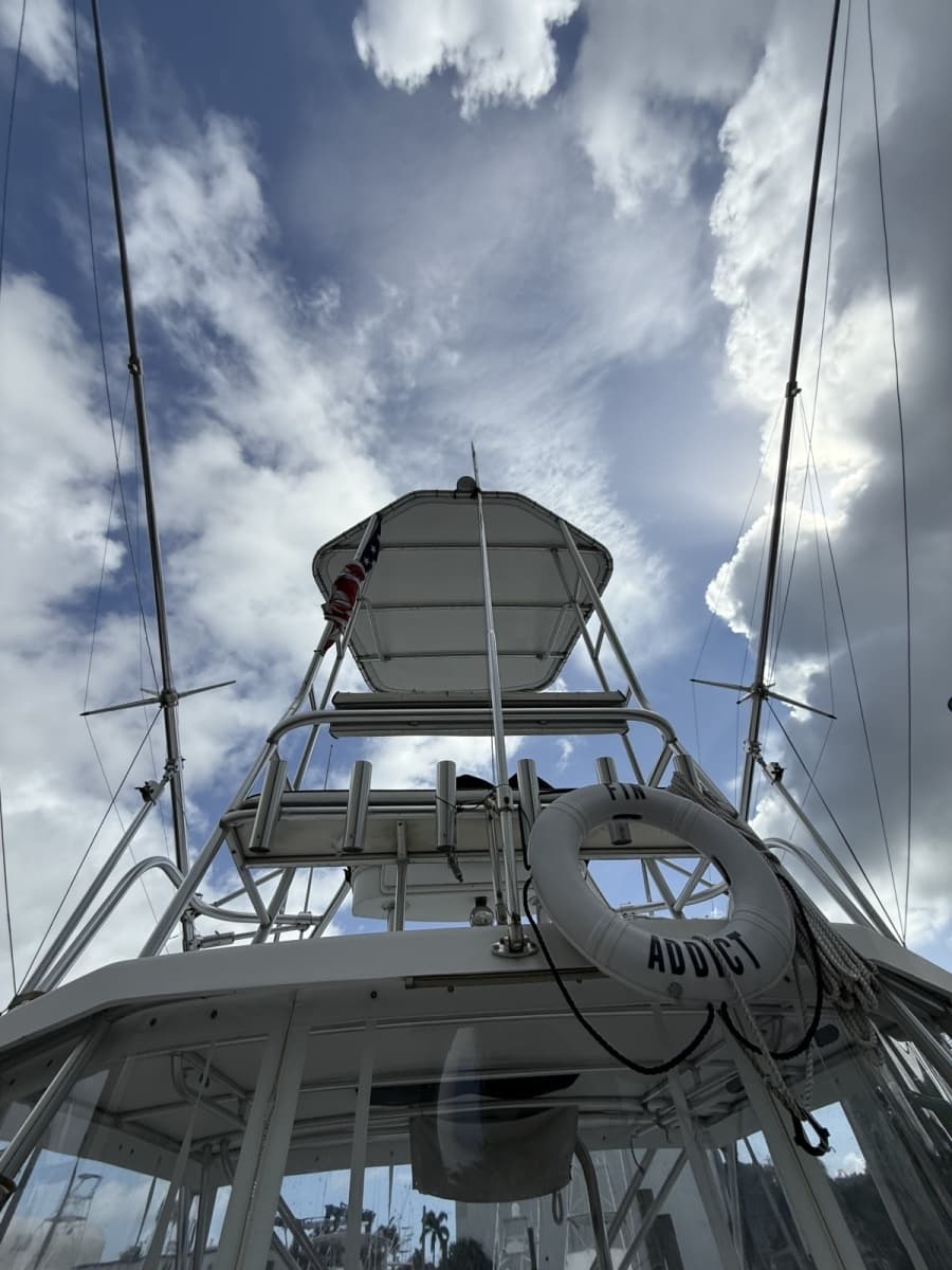 2000 Luhrs 