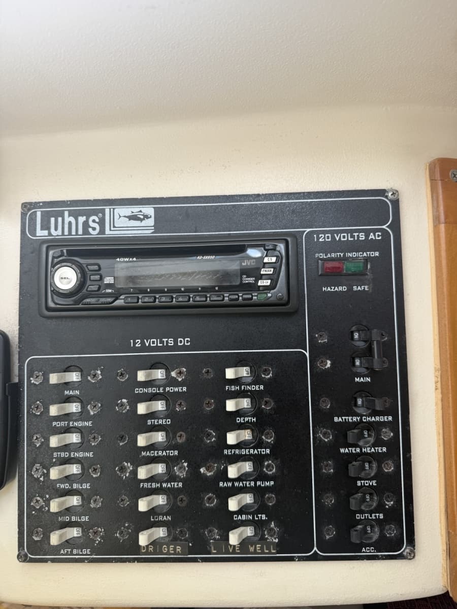 2000 Luhrs 