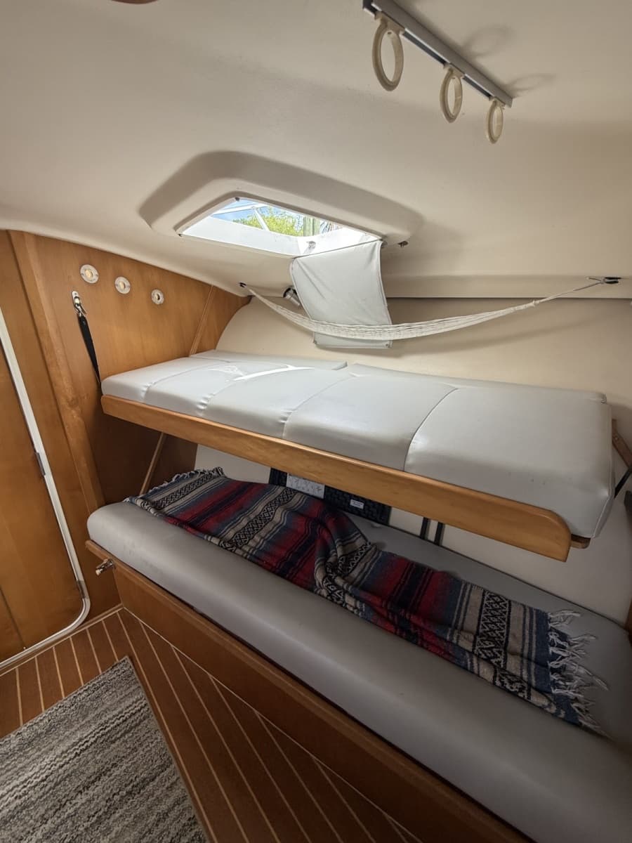2000 Luhrs 
