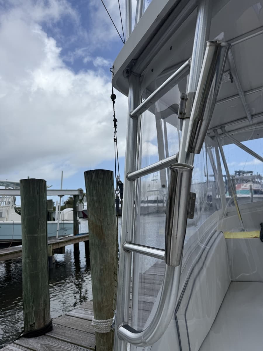 2000 Luhrs 