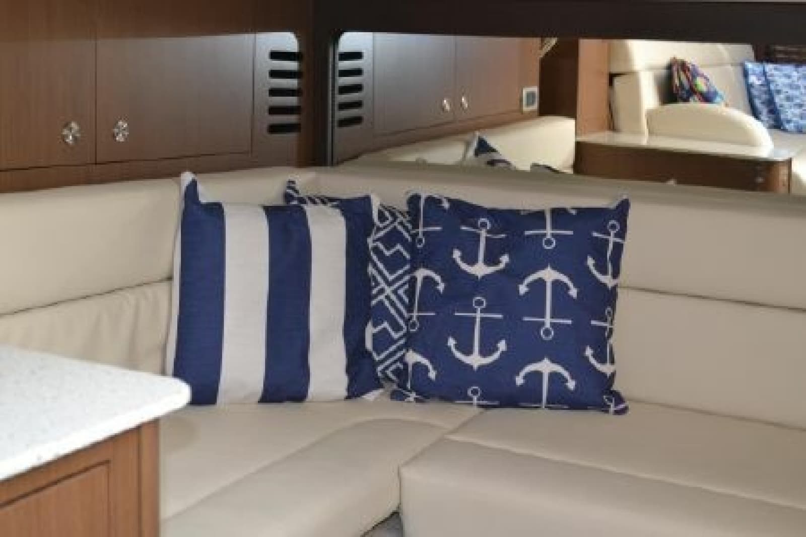 2017 Sea Ray Sundancer 370