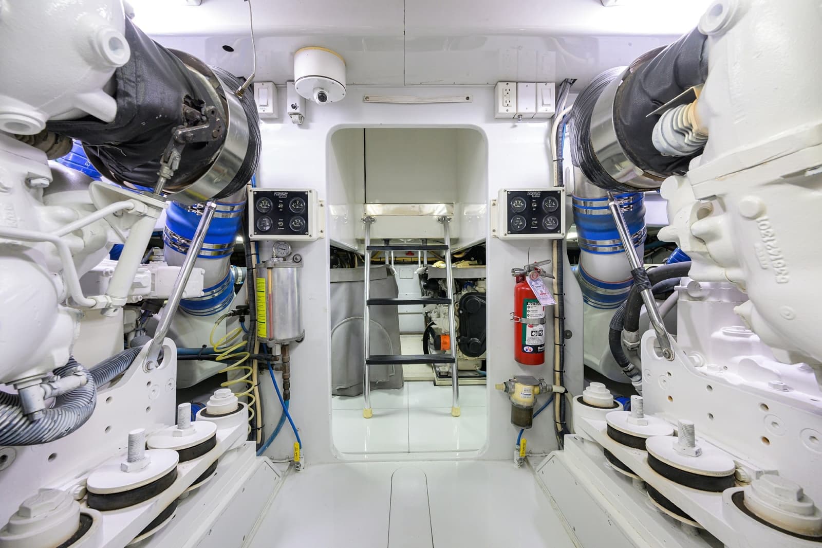 2003 American Custom Yachts 