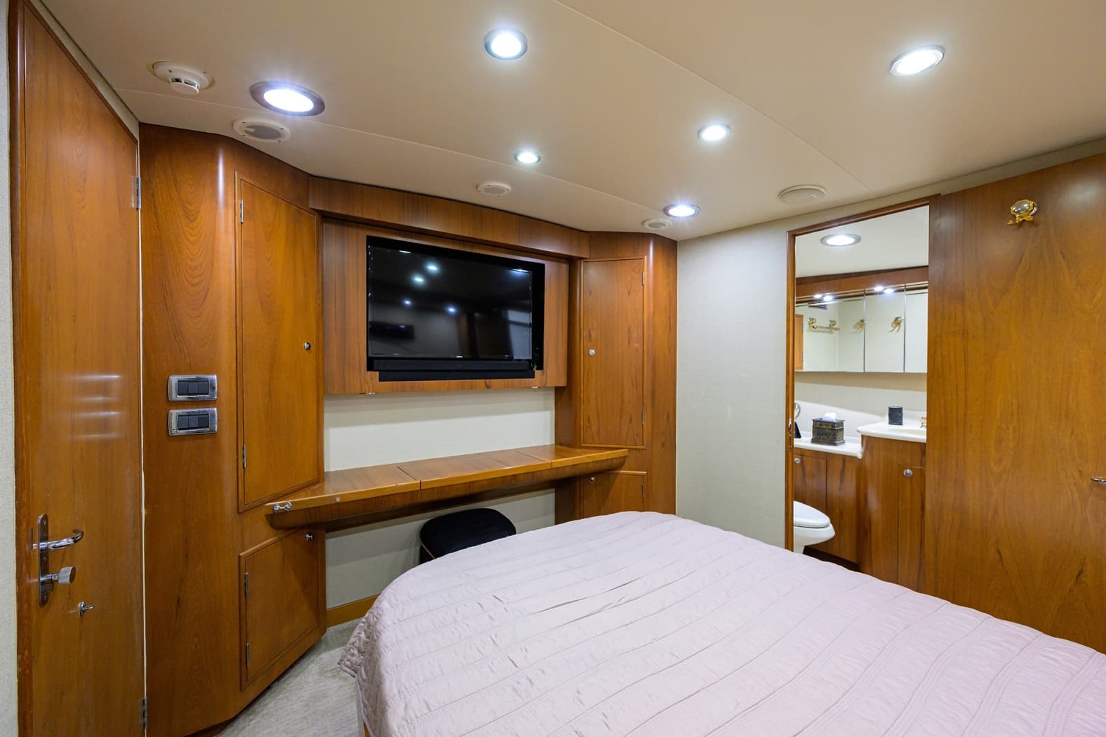 2003 American Custom Yachts 