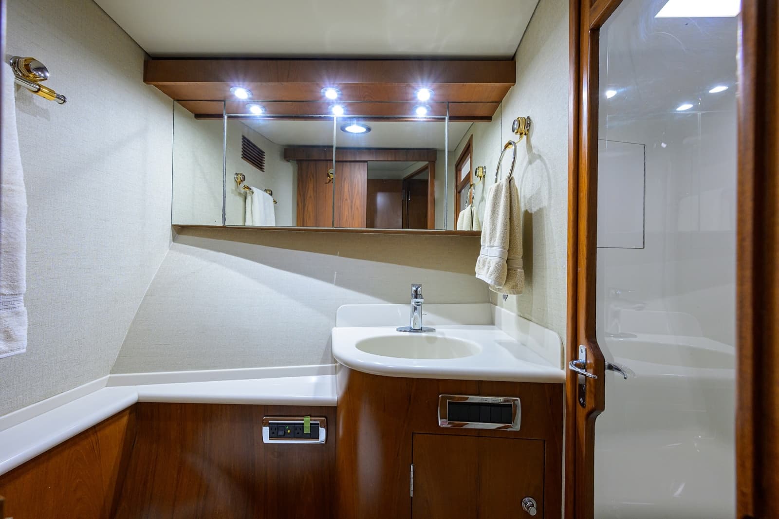 2003 American Custom Yachts 