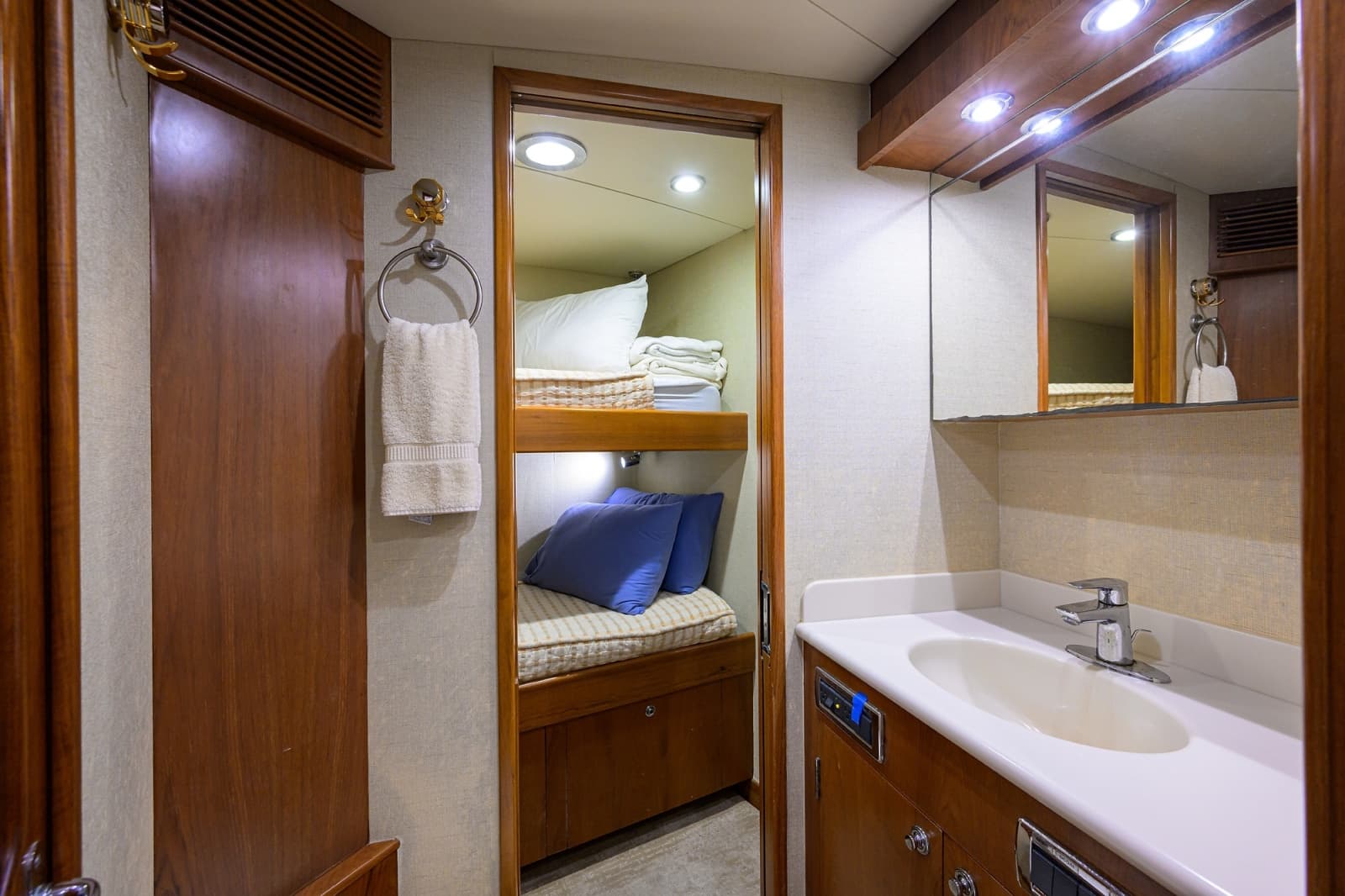 2003 American Custom Yachts 